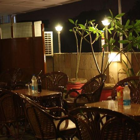 Hotel Rahul Palace Yeni Delhi Restoran fotoğraf