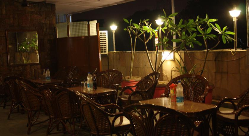 Hotel Rahul Palace Yeni Delhi Restoran fotoğraf