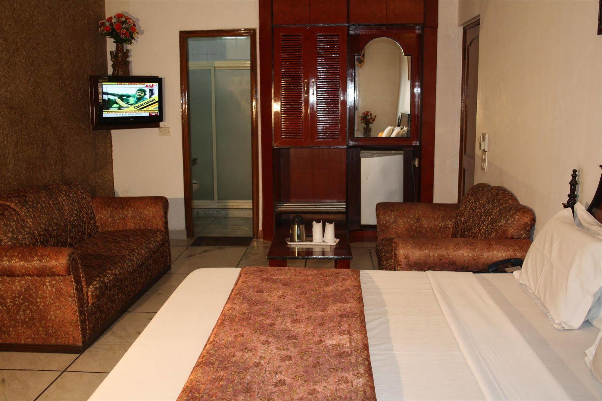 Hotel Rahul Palace Yeni Delhi Dış mekan fotoğraf