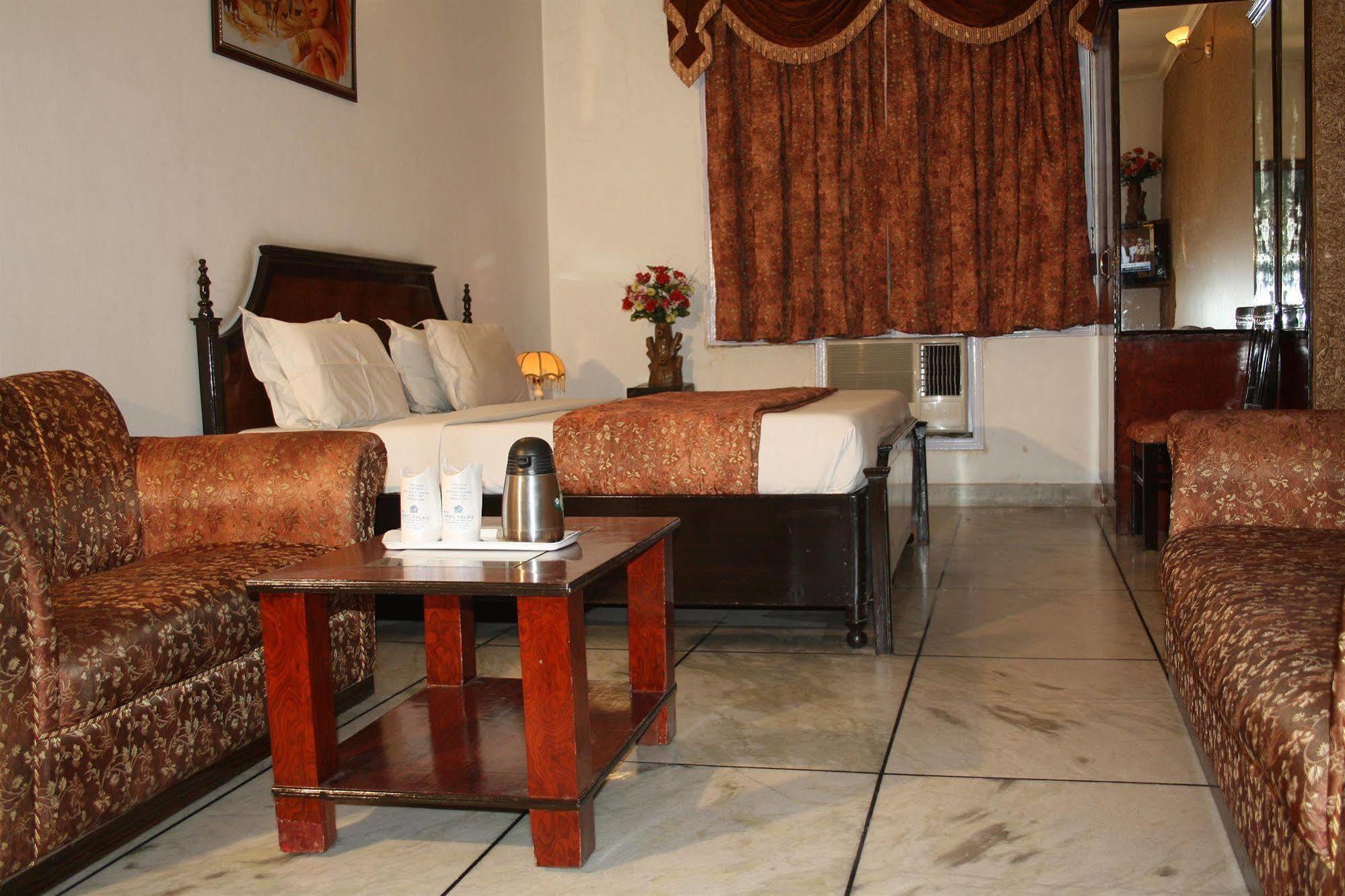 Hotel Rahul Palace Yeni Delhi Oda fotoğraf